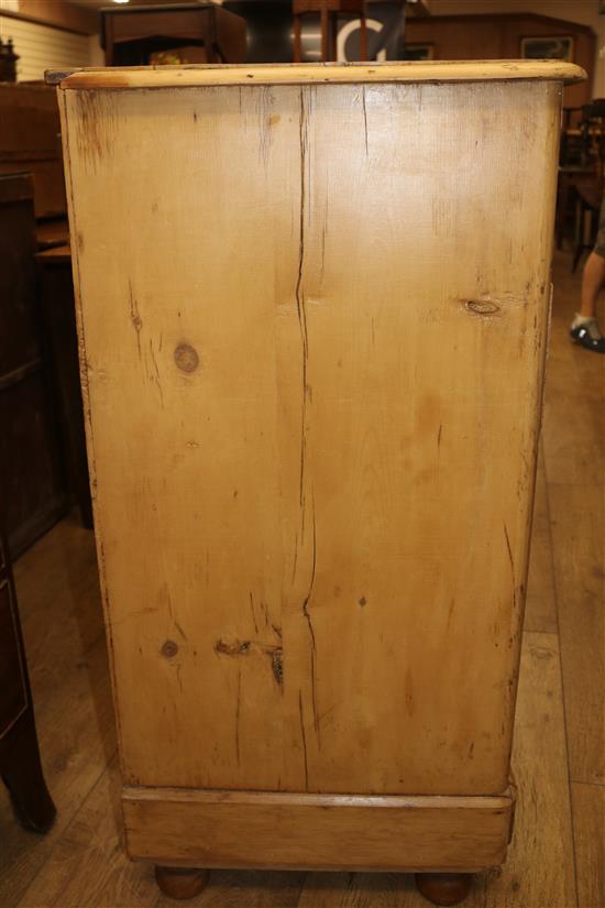 A five drawer pine chest of drawers W.103cm